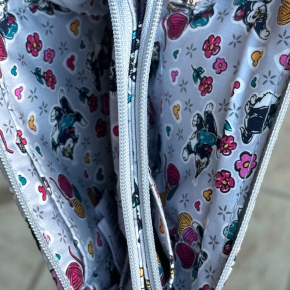 VERA BRADLEY DISNEY RFID DOUBLE ZIP ID CASE IN PLAYFUL FIGARO:NWT FIGARO THE CAT - Picture 11 of 15